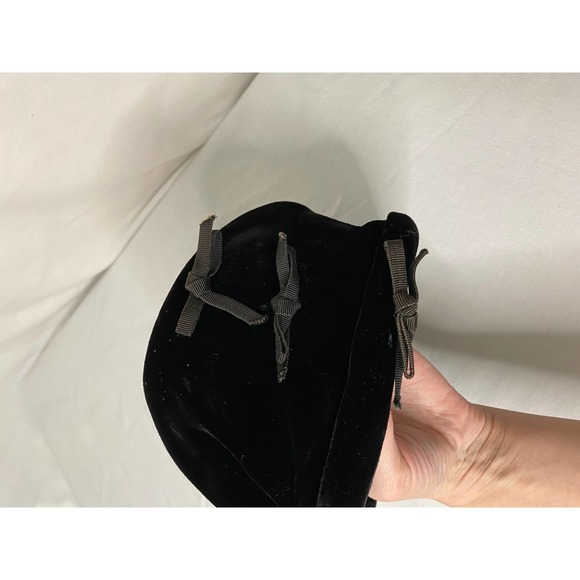 Vintage black velvet hat - Picture 2 of 7